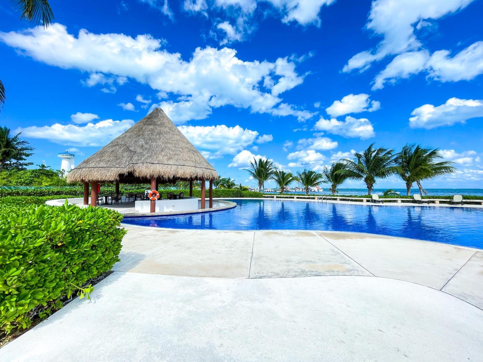 New Beachfront Luxury Apartment