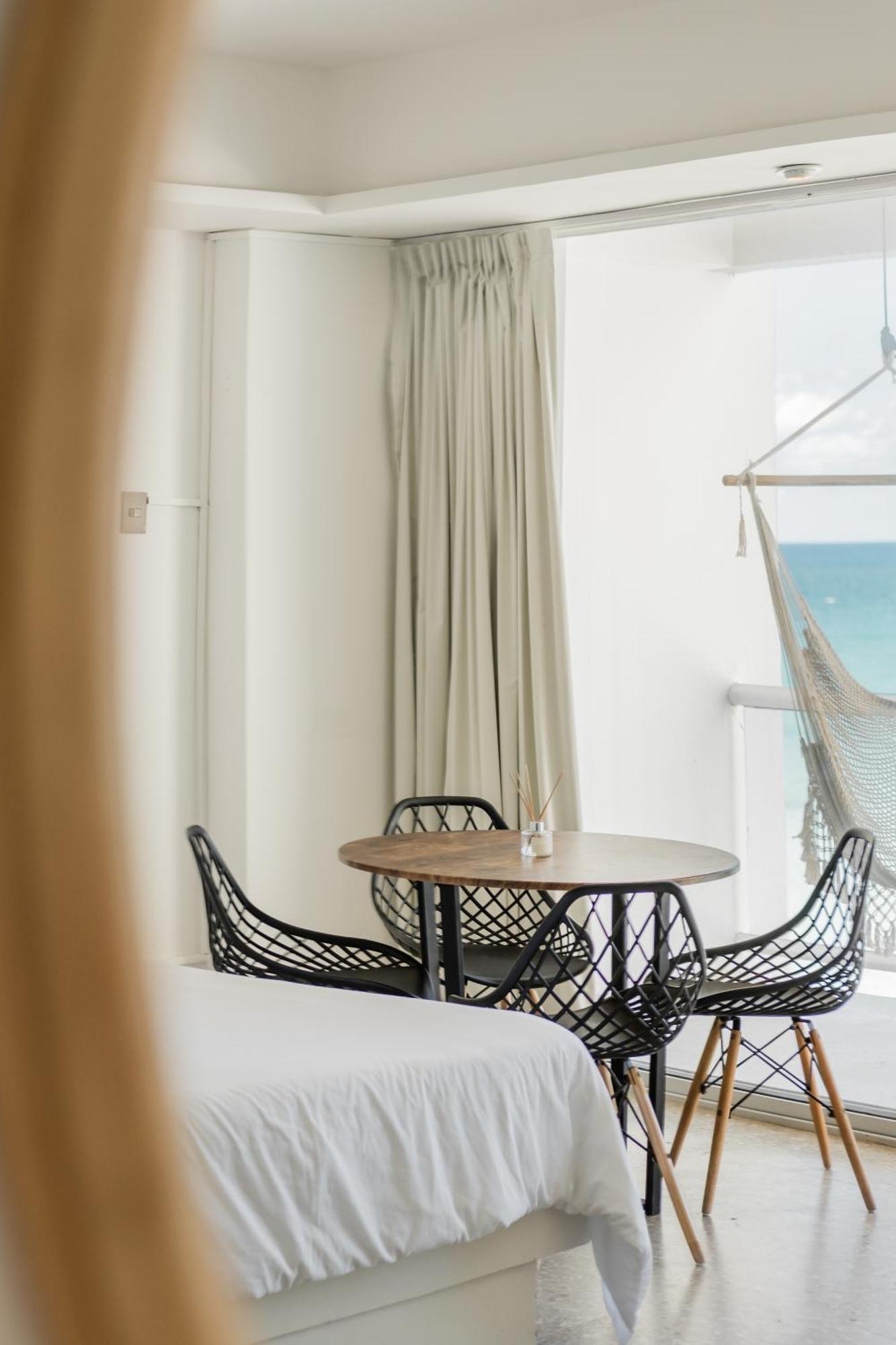 Apartment *turquoise Escape- Beachfront By Casa Paraiso*