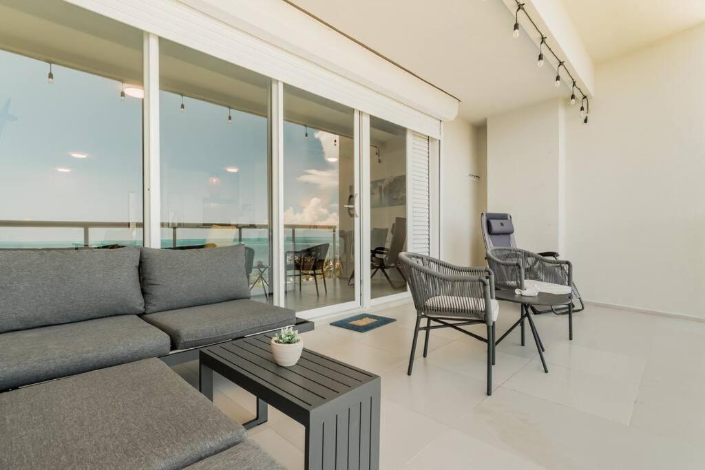 Apartment Blue Dream Beachfront 2 Bdr By Casa Paraiso