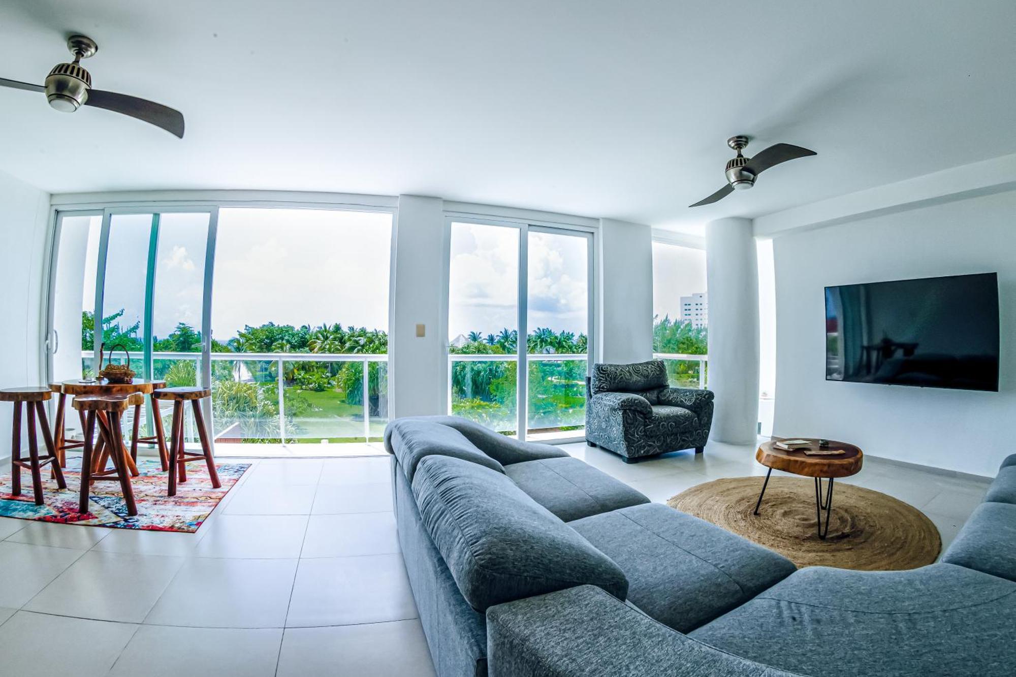 New Beachfront Luxury * Cancun
