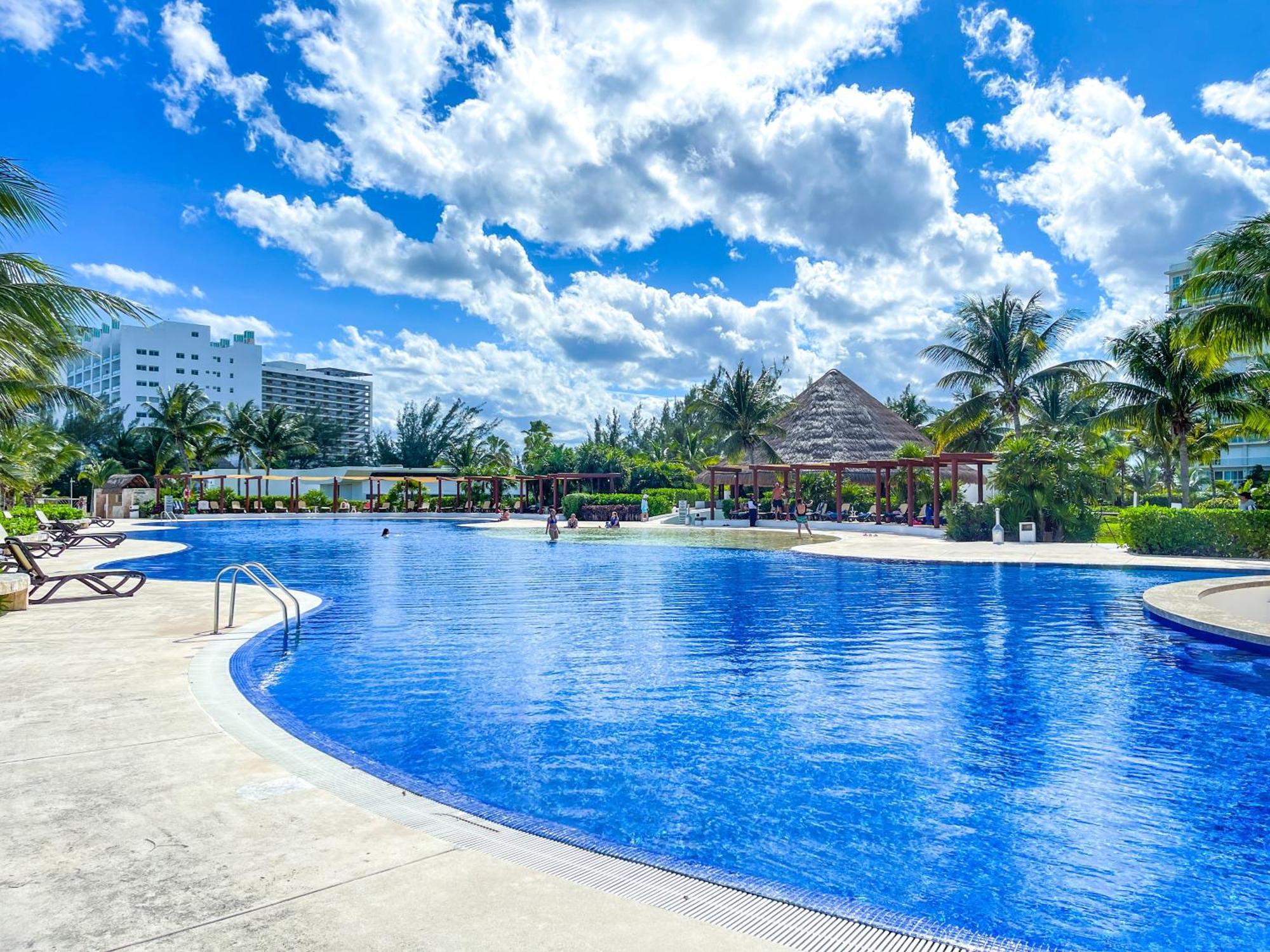 New Beachfront Luxury * Cancun