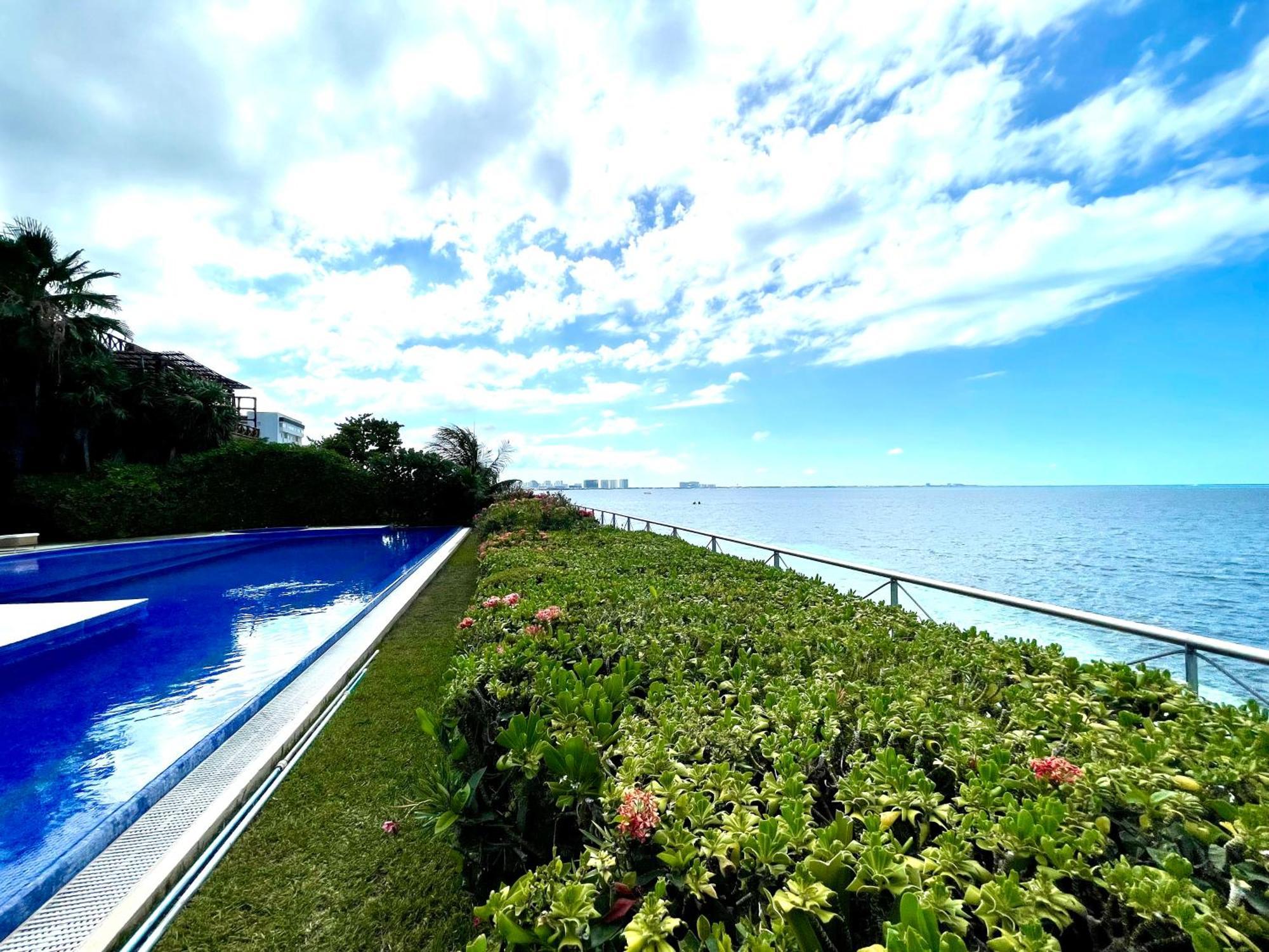 Exclusive Beachfront Luxury Villa, Private Gym, Personalized 5 Star-service, Direct Access *