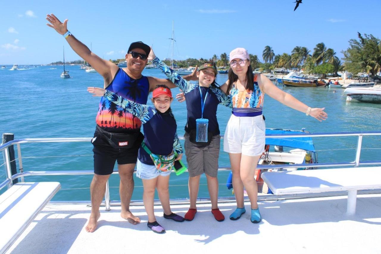 Botel Catamaran Fragata *