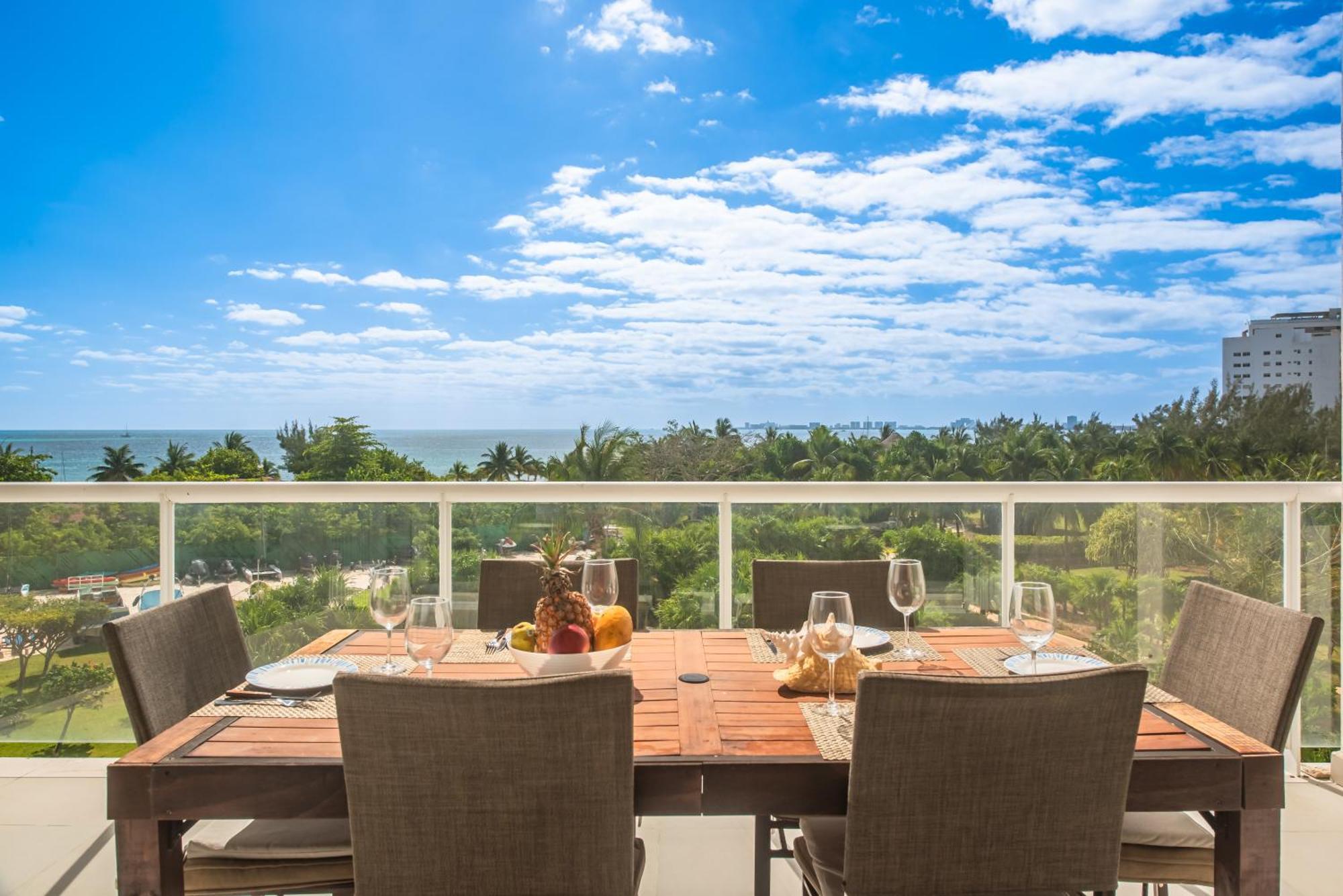 New Beachfront Luxury Apartment *