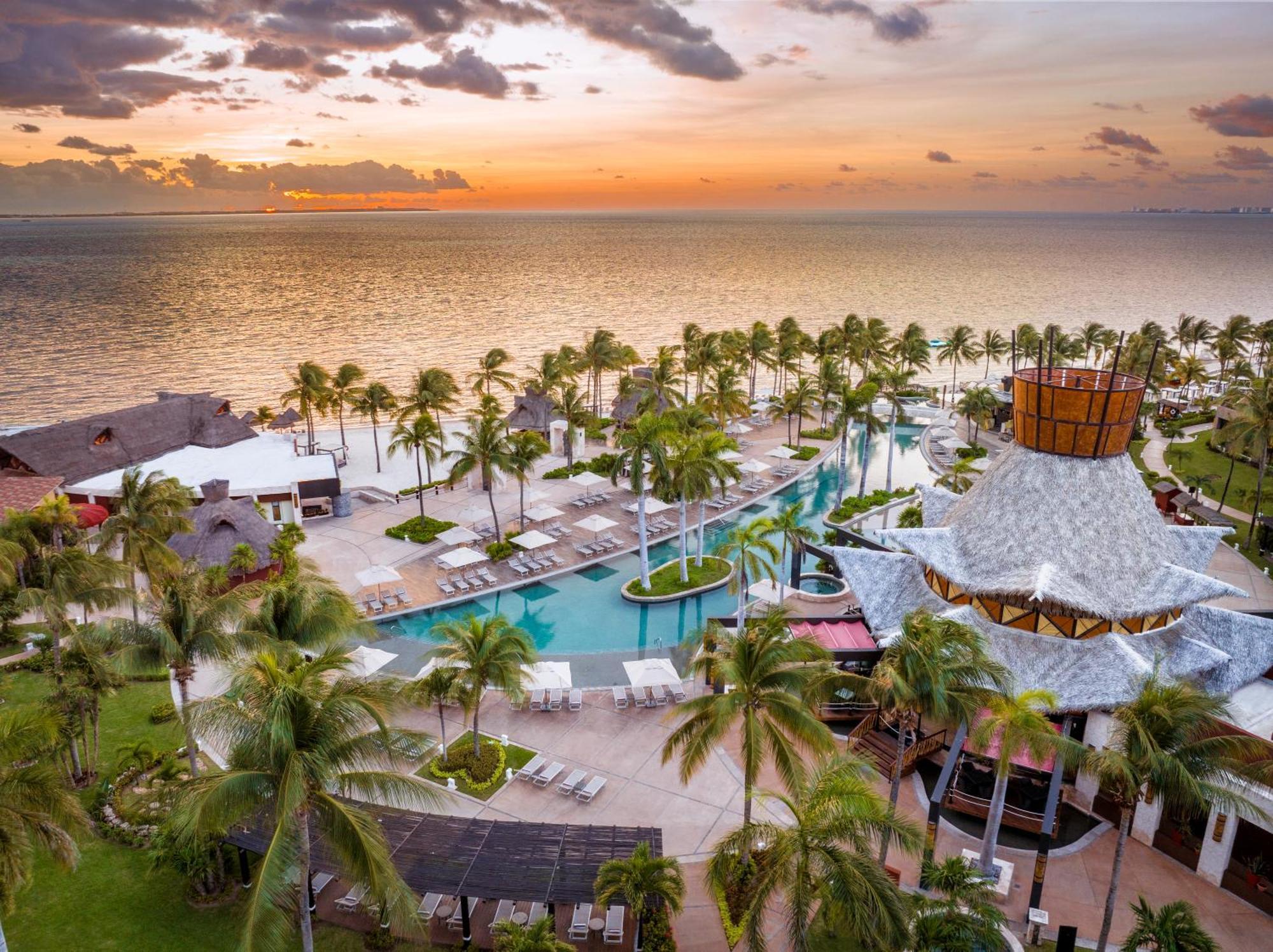 Resort Del Palmar Luxury &