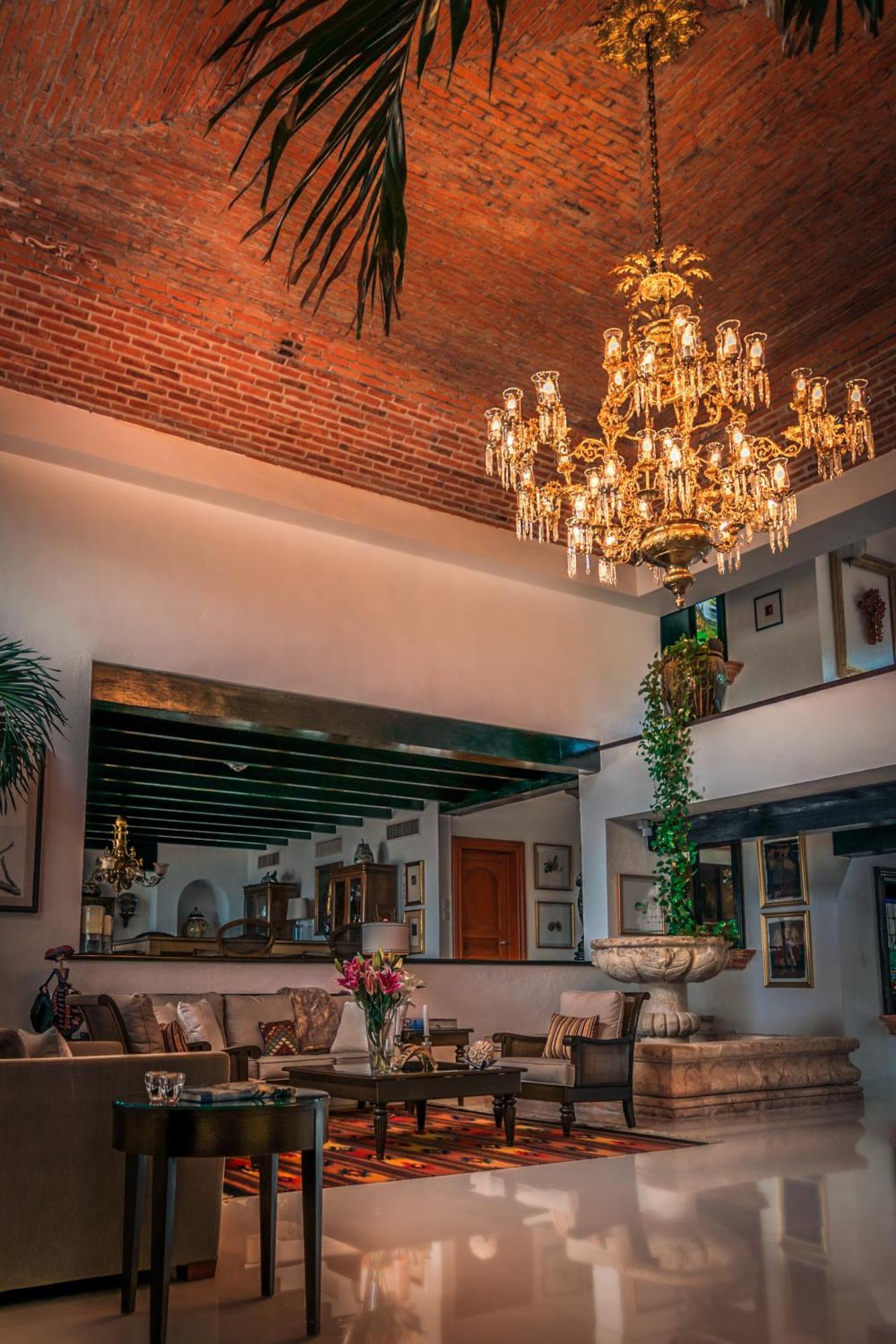 Villa Albatros Oceanfront Luxury Hotelzone Cancun