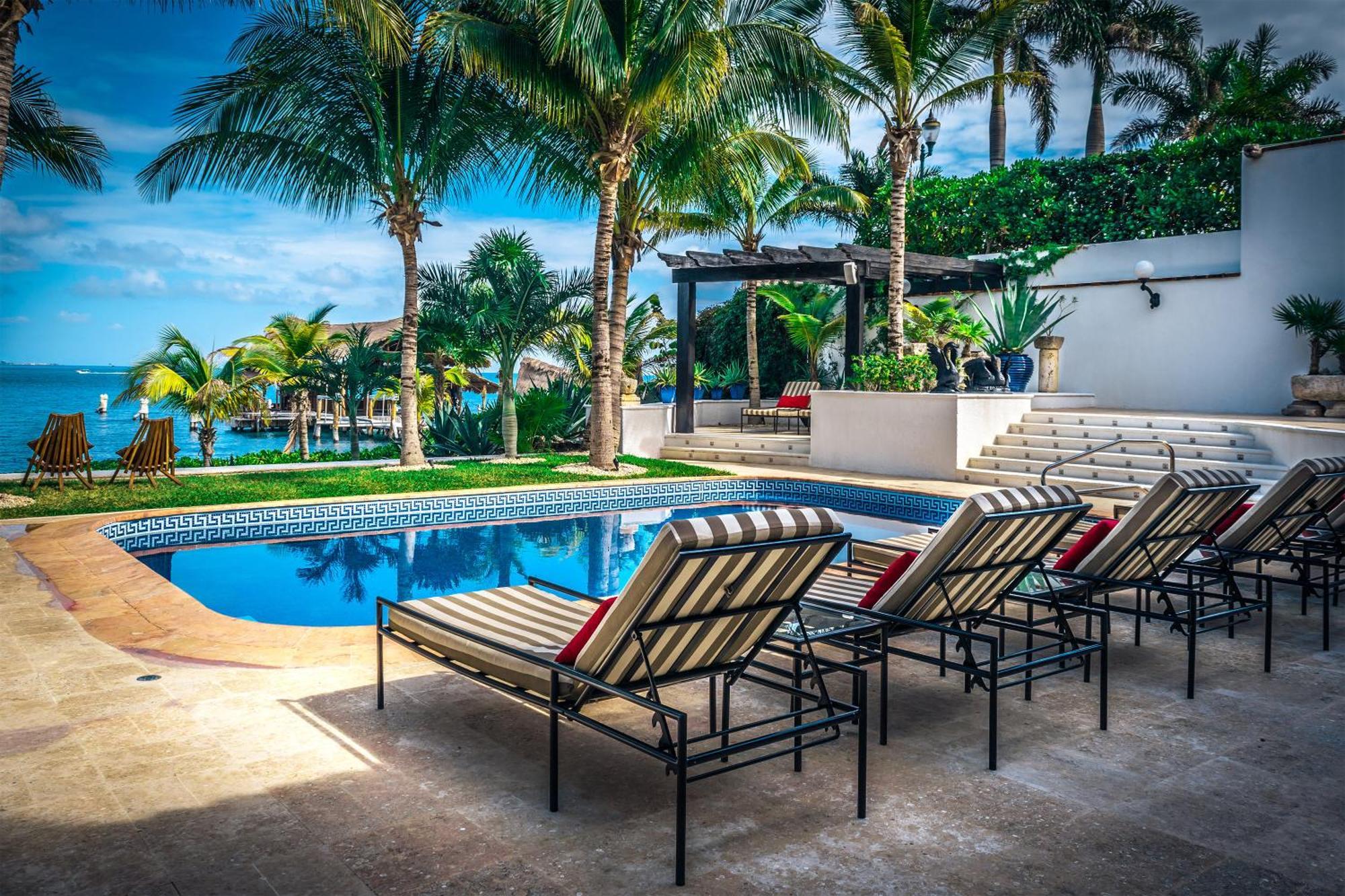 Villa Albatros Oceanfront Luxury Hotelzone
