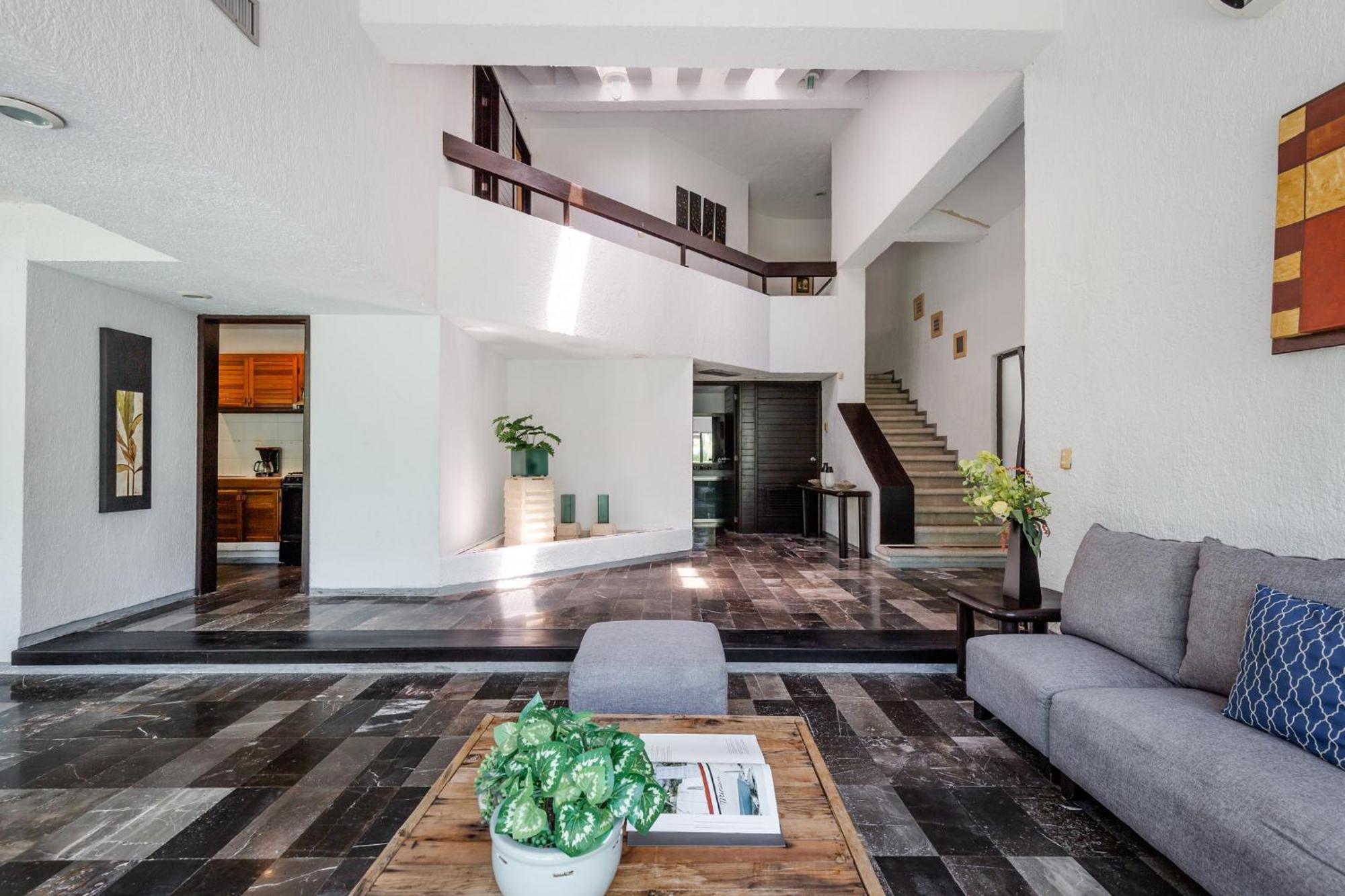 Large House - Walking To - 10 Guests! Apartment Cancun