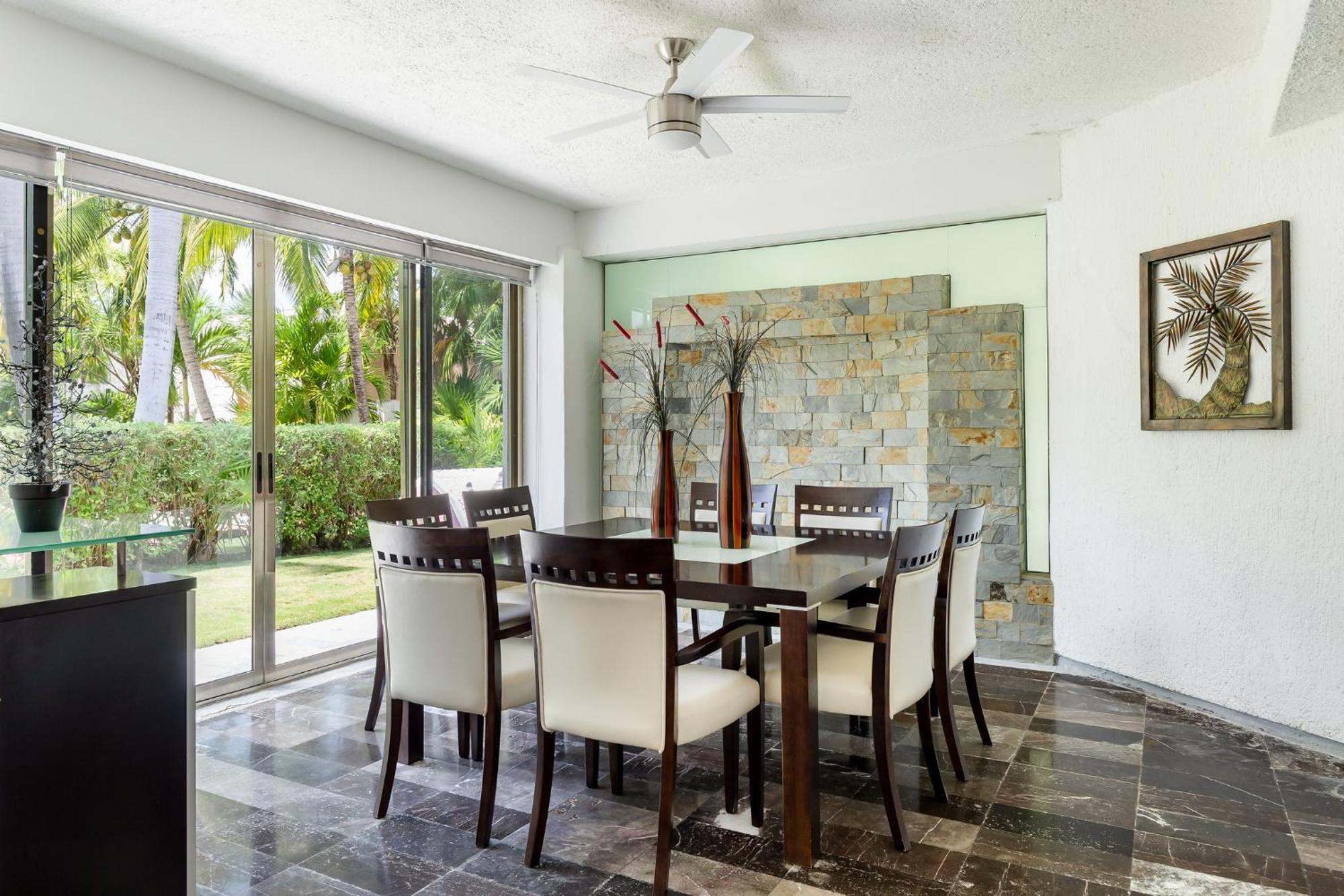 Large House - Walking To - 10 Guests! * Cancun