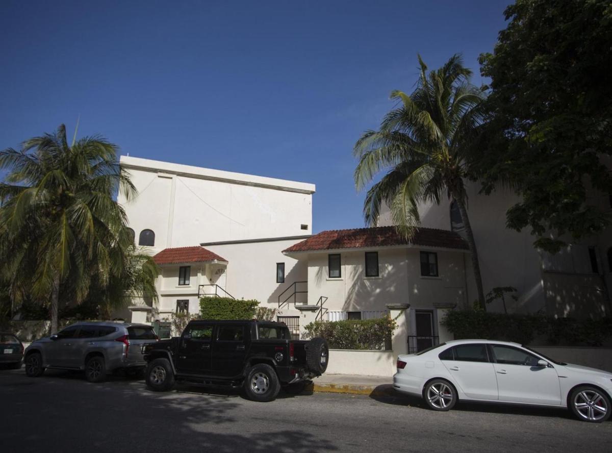 Apartment Cozy Loft With Pool, One Block From The Beach! *