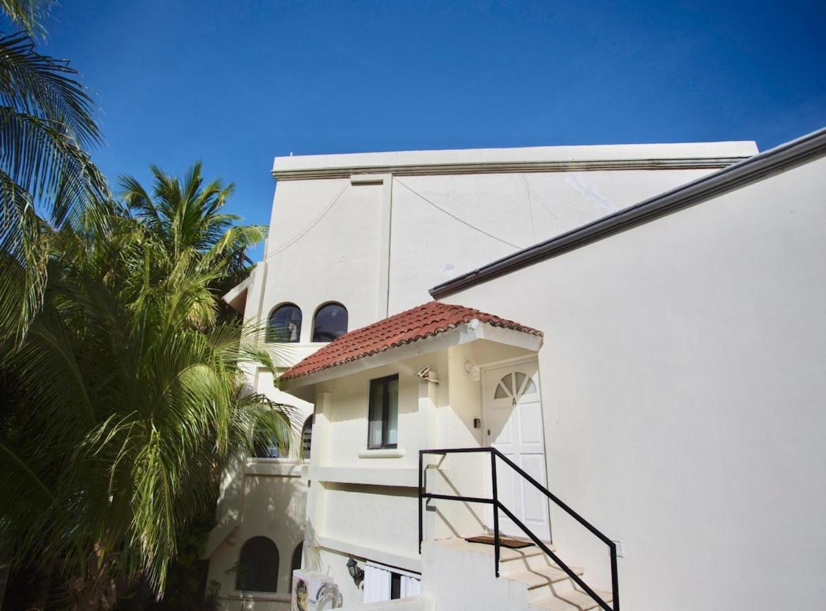 Apartment Cozy Loft With Pool, One Block From The Beach! *