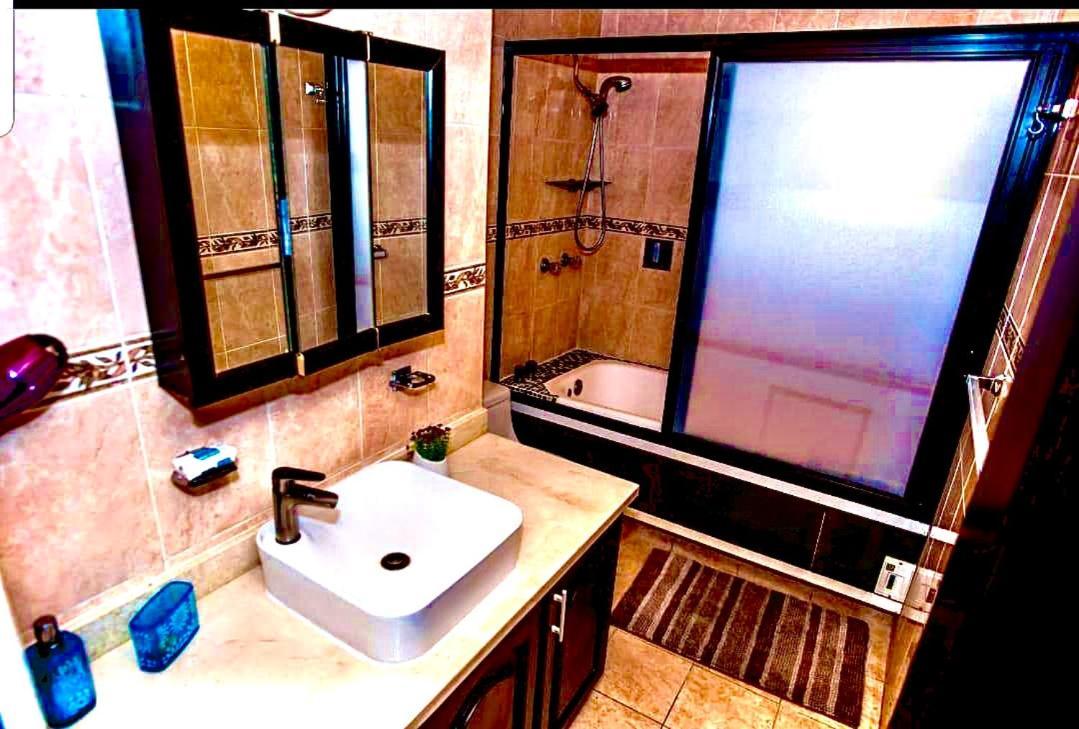 Deluxe 2 Bedroom *