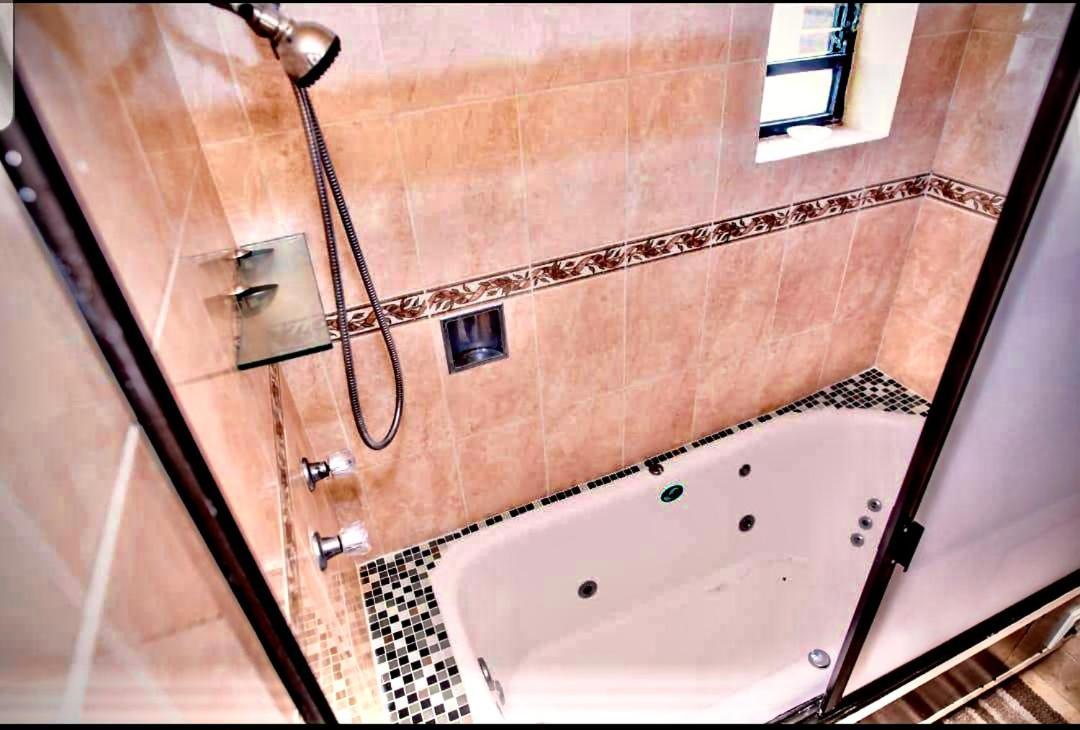 Deluxe 2 Bedroom Apartment