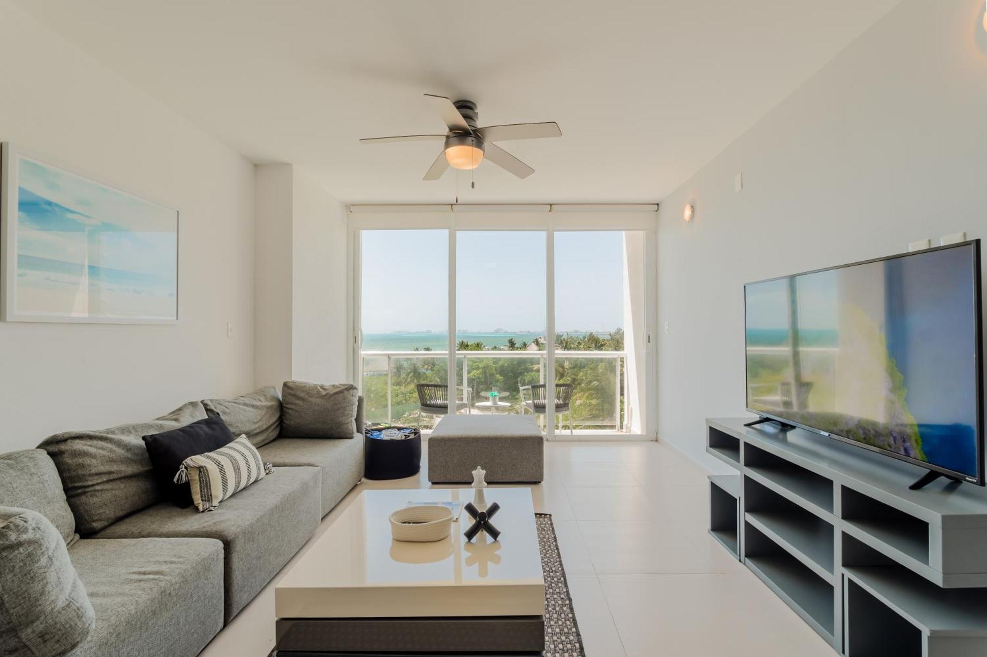 Seacost Beachfront 2bdr With Pool By Casa Paraiso