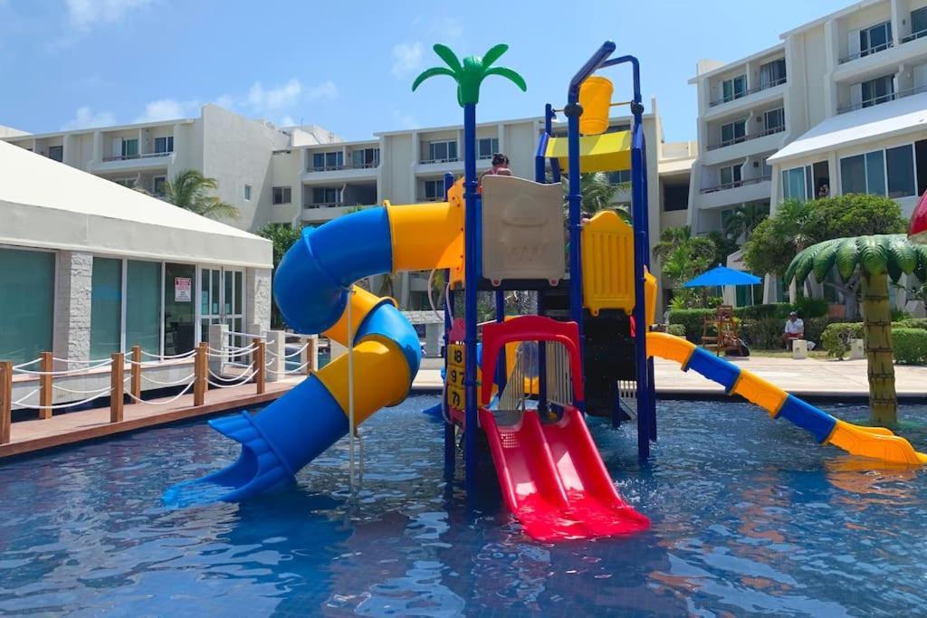 - Steps To And Water Fun Apartment *