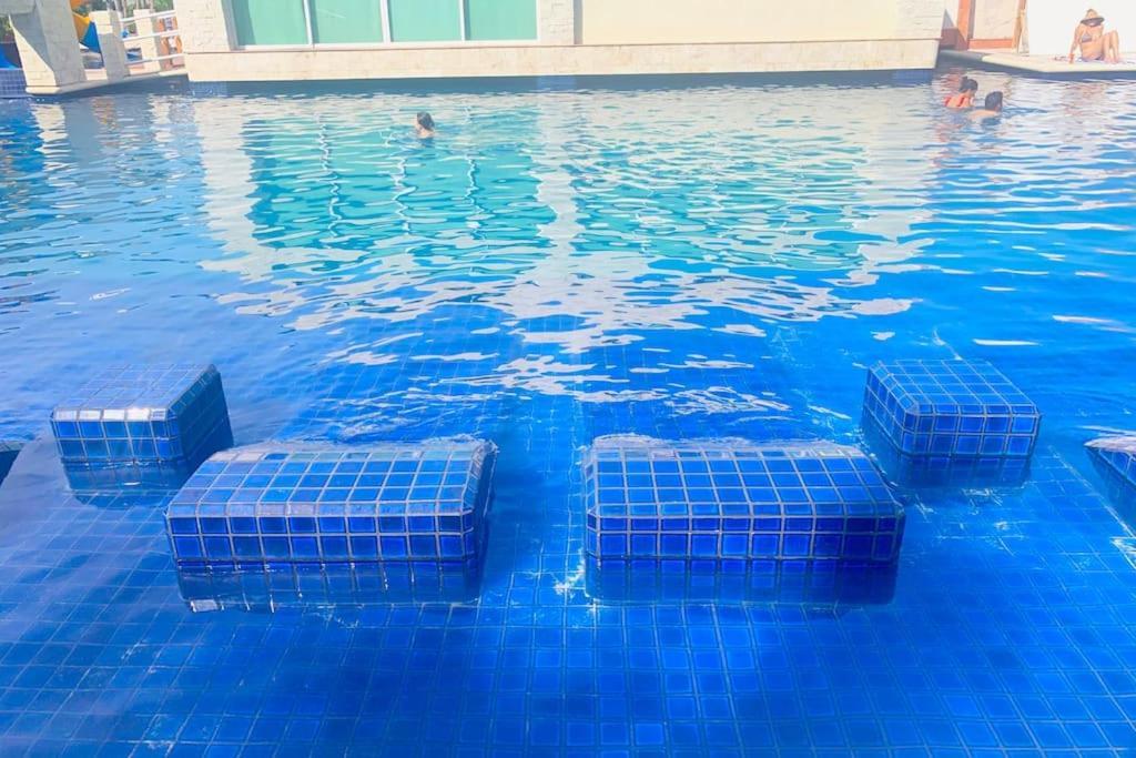 - Steps To And Water Fun * Cancun