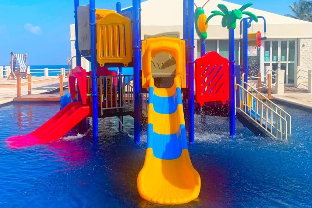 - Steps To And Water Fun Apartment *