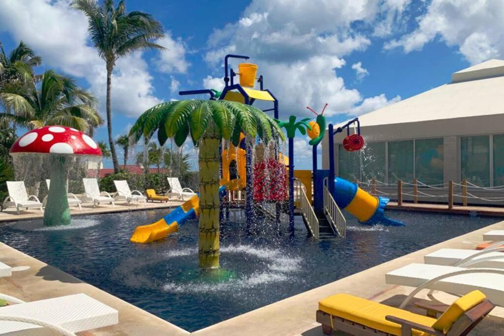 - Steps To And Water Fun Apartment