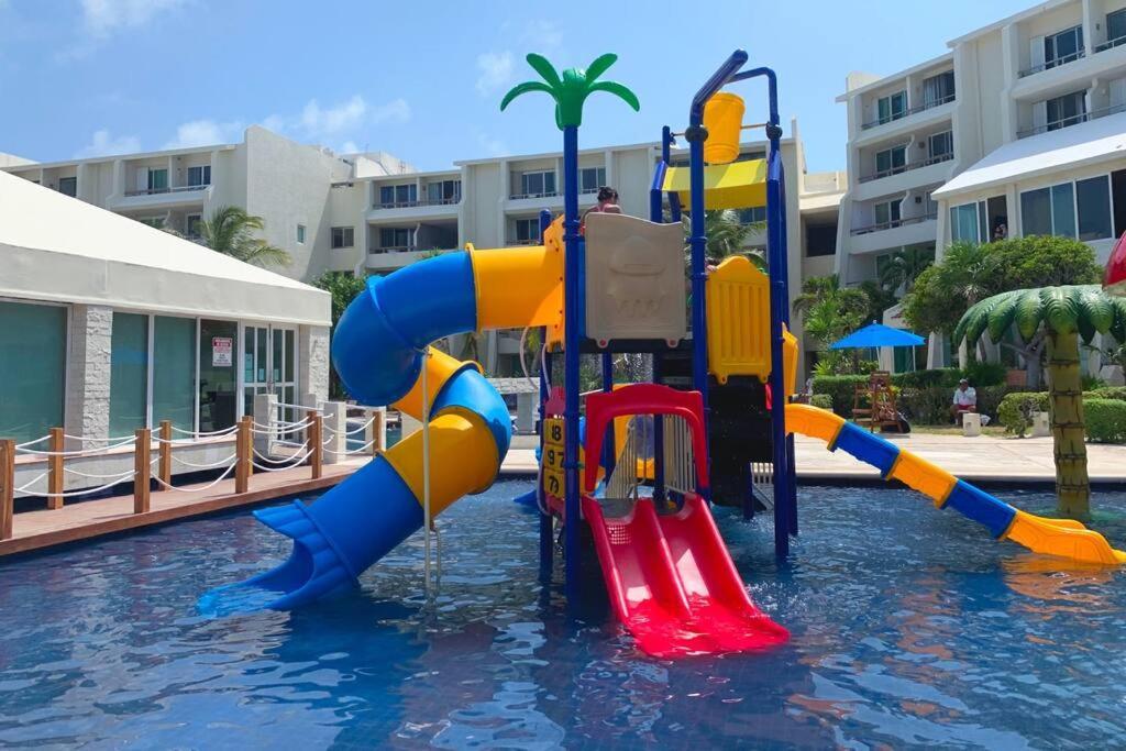- Steps To And Water Fun Apartment *