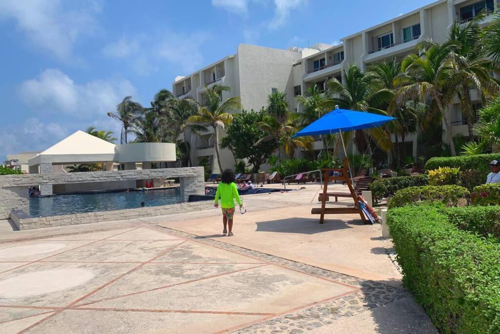 - Steps To And Water Fun * Cancun