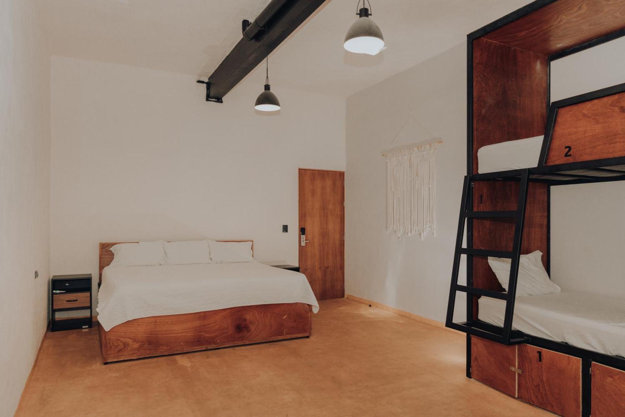 Caleta Rooftop & Pool Hostel