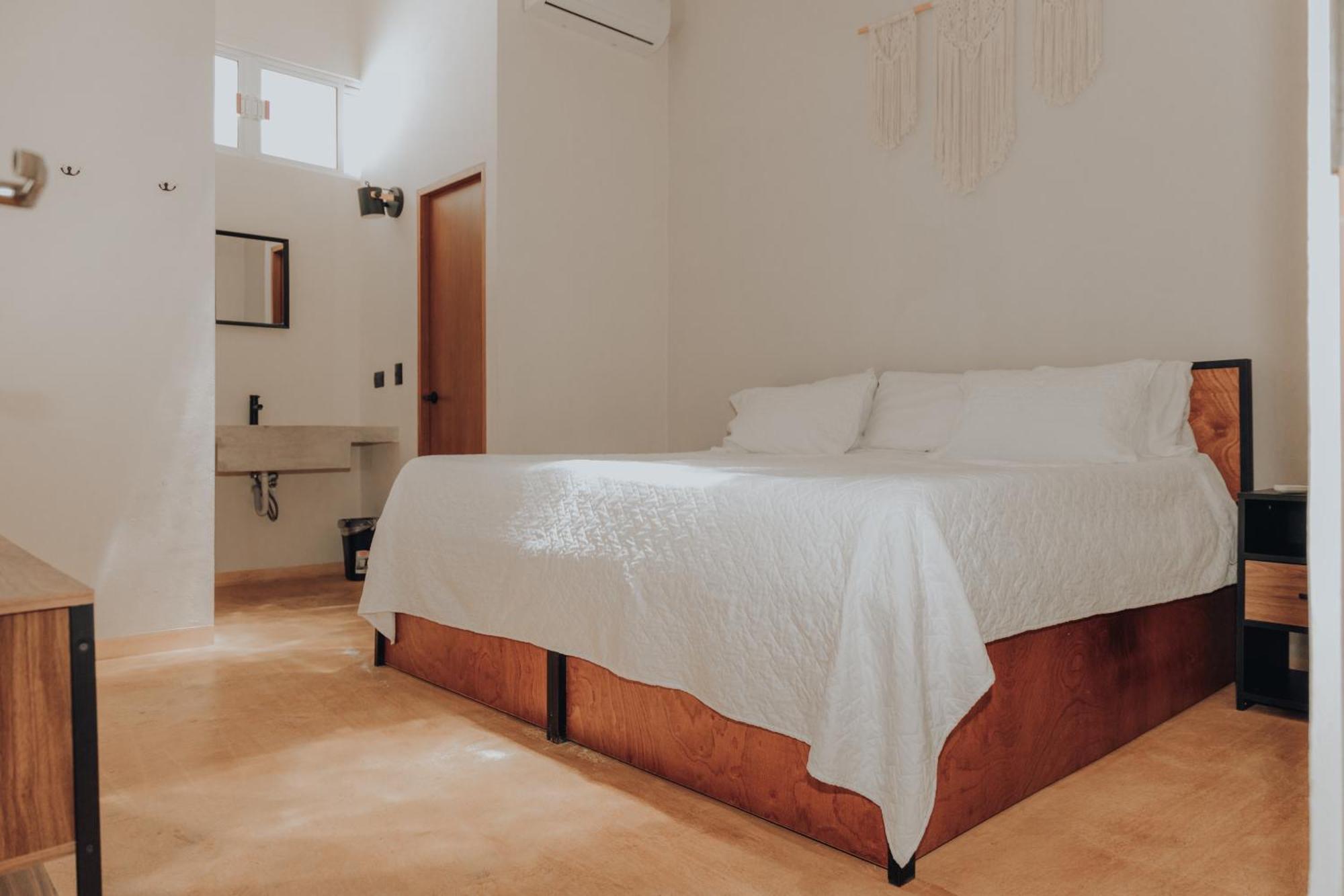 Caleta Rooftop & Pool Hostel Cancún