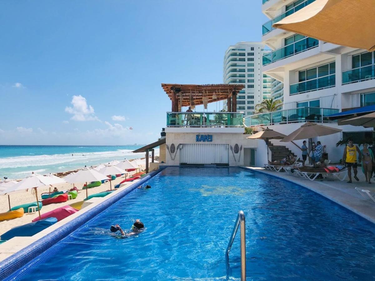 With Ocean View, 1 Min To Coco Bongo Cancun