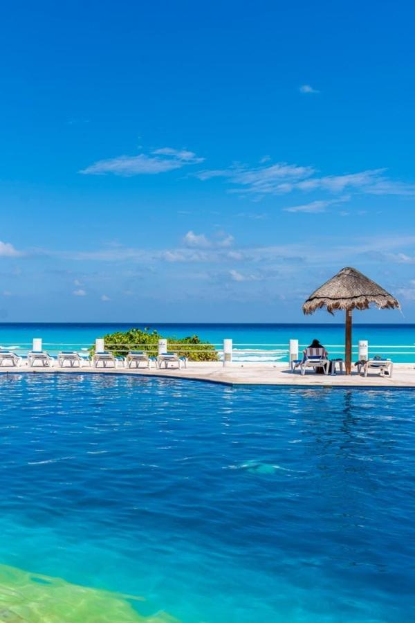2 Bedrooms, Ocean View Balcony Cancun