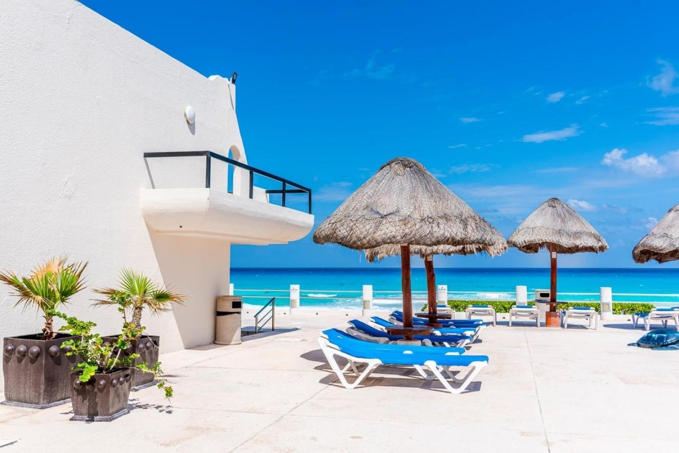 2 Bedrooms, Ocean View Balcony Cancun