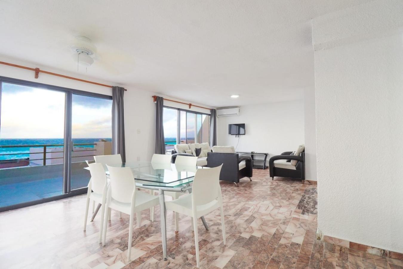 Apartment Spacious 2-story, 4 Bedrooms, Ocean View Balcony *