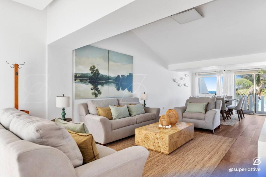 Deluxe Beachfront 4b