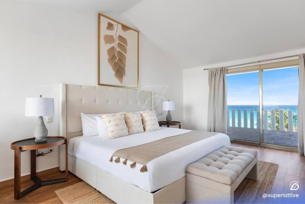 Deluxe Beachfront 4b Apartment