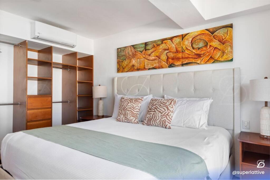Deluxe Beachfront 4b Apartment