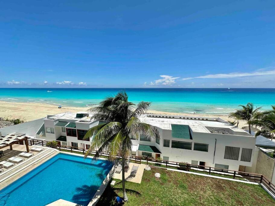 Deluxe Beachfront 4b