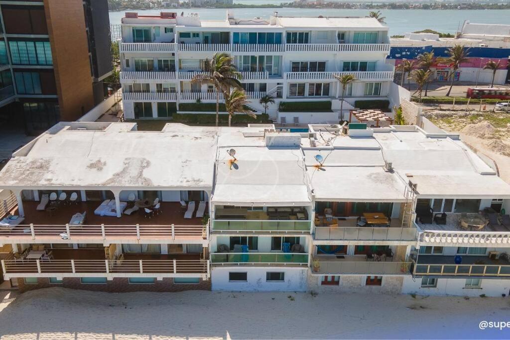 Deluxe Beachfront 4b