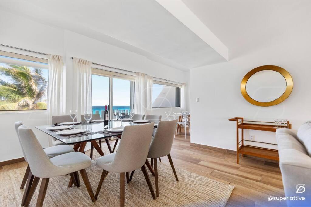 Deluxe Beachfront 4b Apartment *