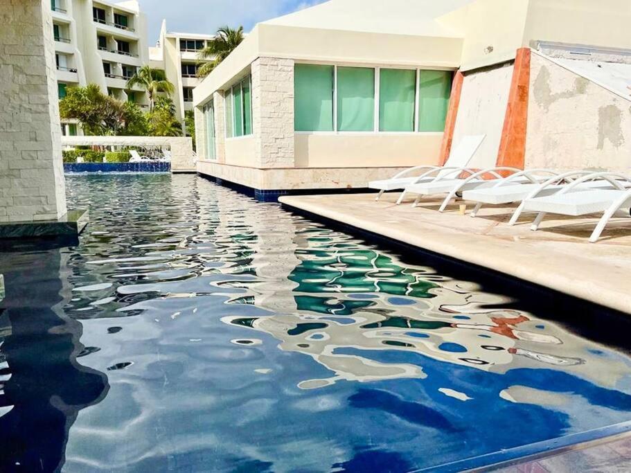 Modern With Lagoon View *