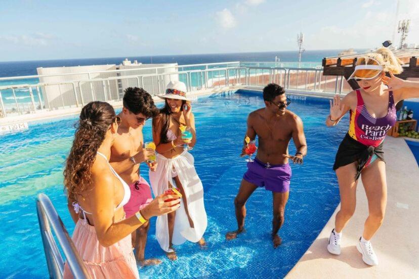 Love hotel Queen Cancun