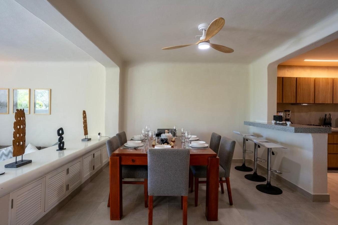 Holiday home 3br Modern House W/ Pool And Great Location!