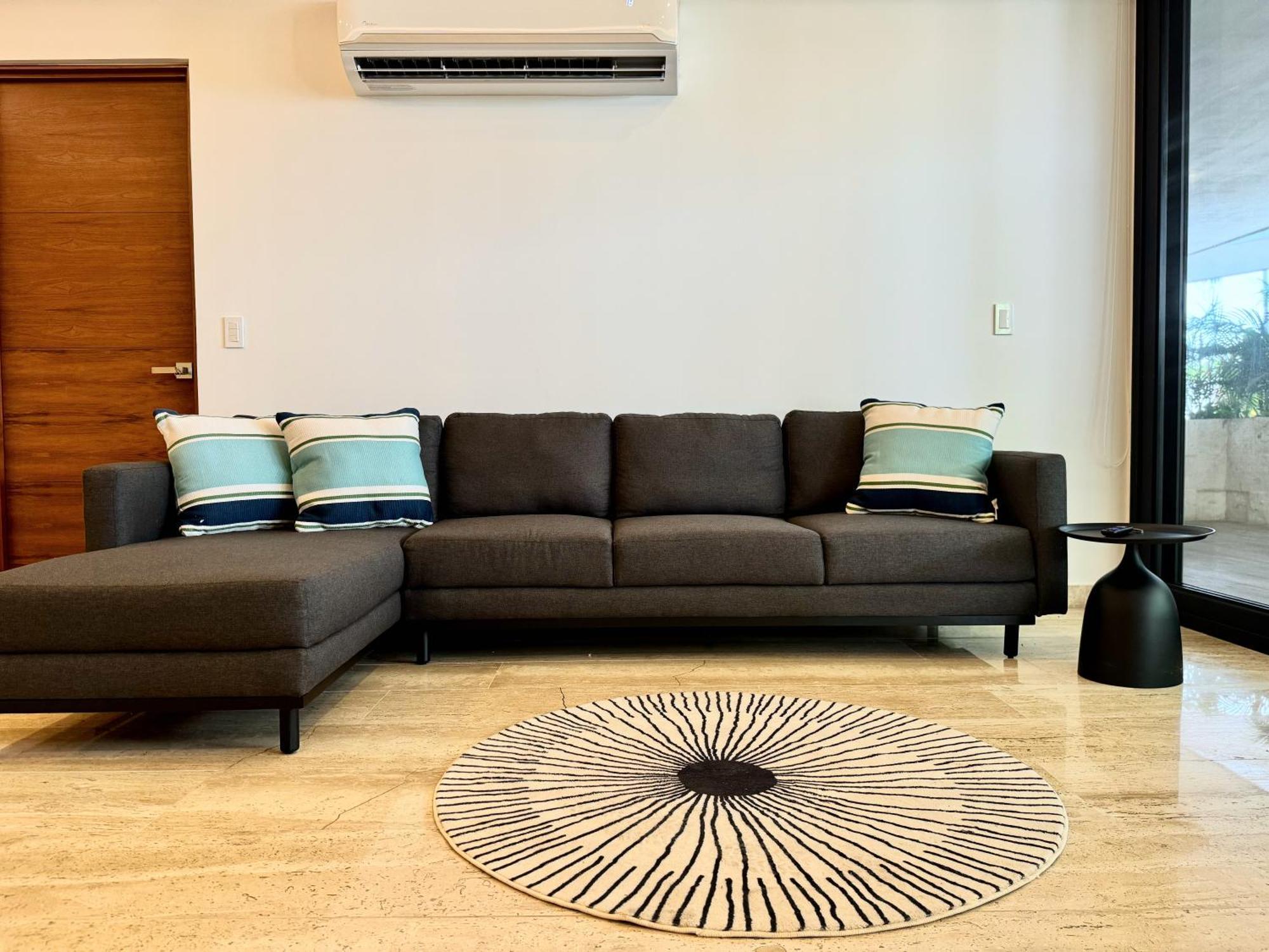 Lovely & New! Super Location Apartment *