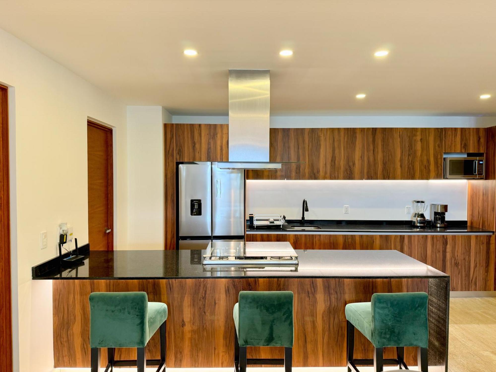 Lovely & New! Super Location * Cancun