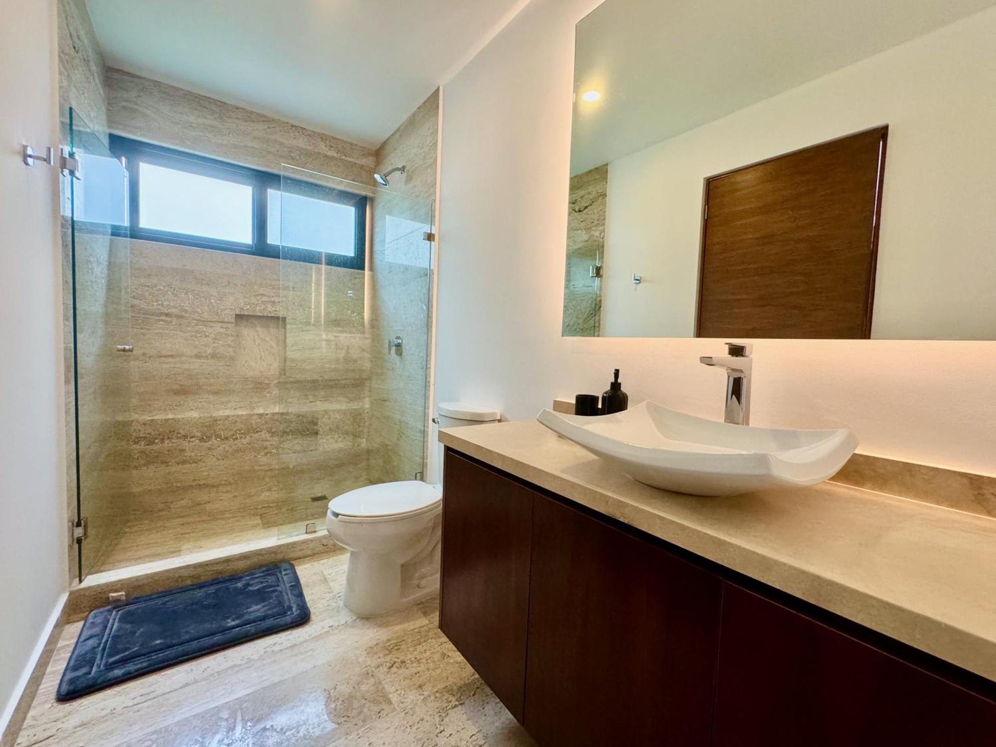Lovely & New! Super Location Apartment *