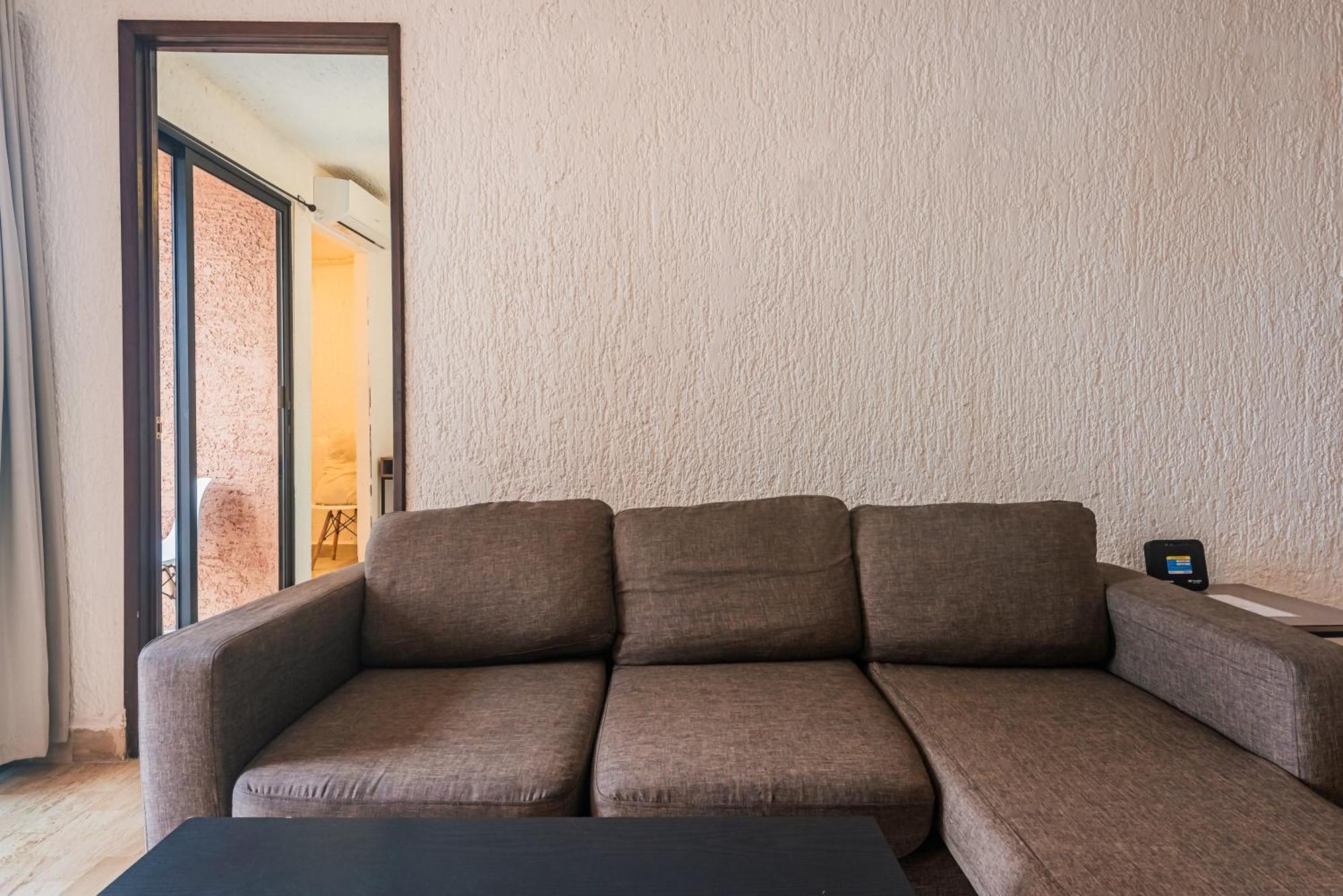 - Zone Apartment
