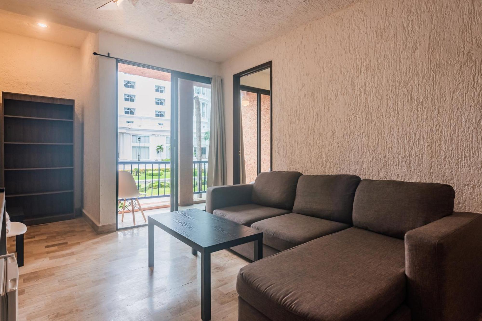 - Zone Apartment