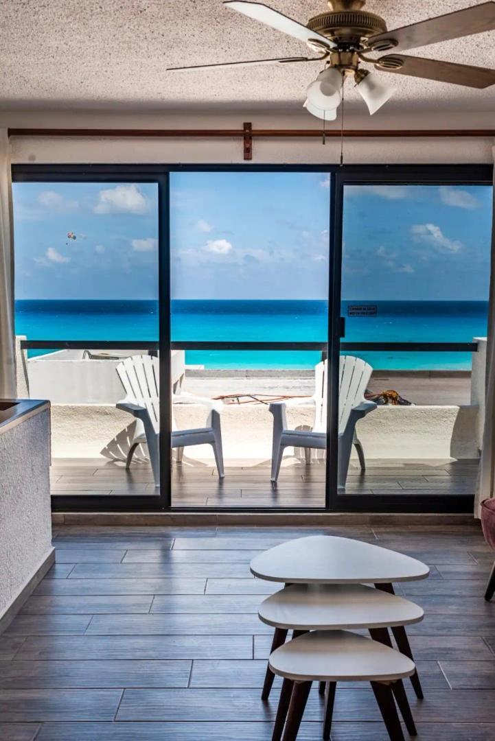 2 Bedrooms, Ocean View Balcony * Cancun