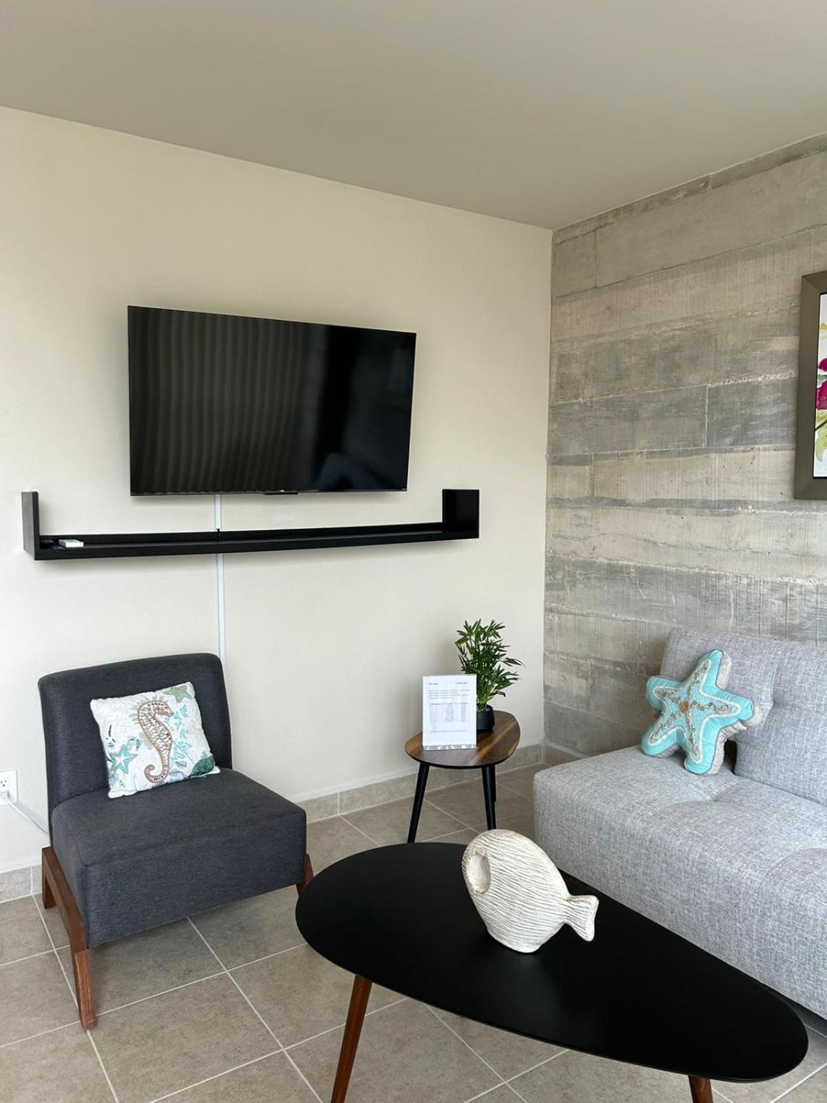 New Centric 1br With Gym & Pool *