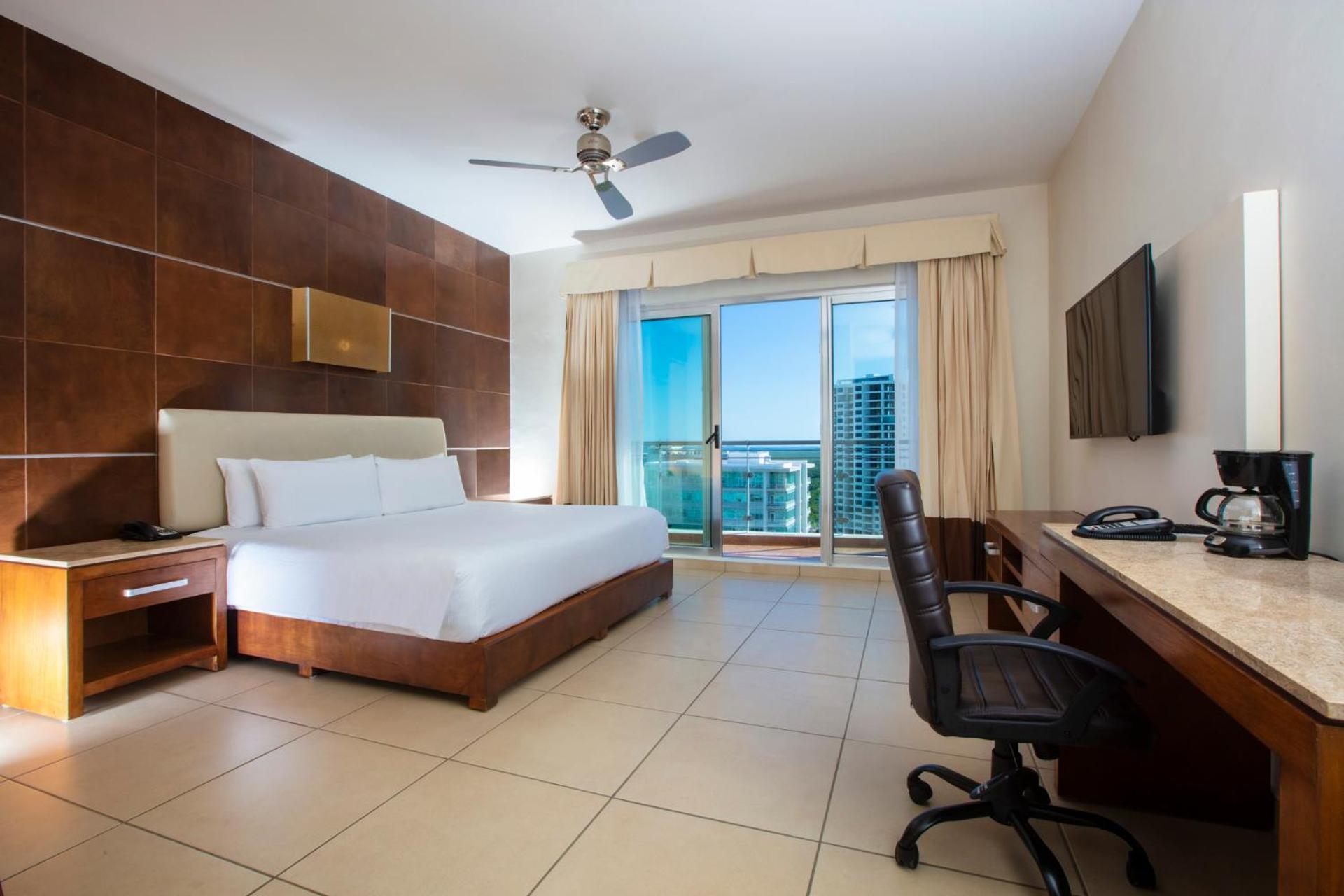 Krystal Urban & Beach Club Hotel 4*