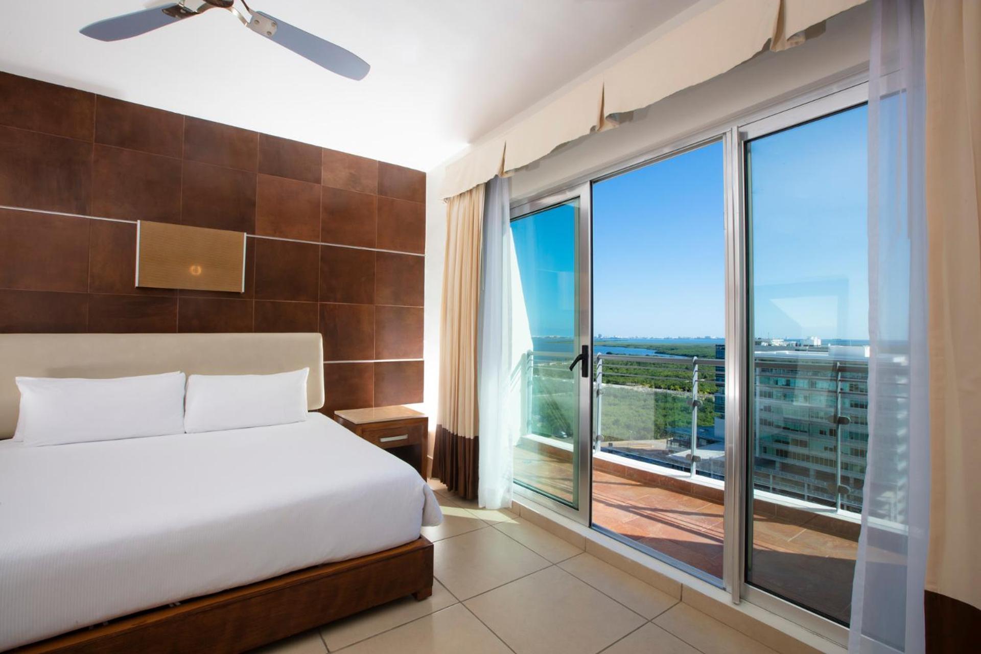 Krystal Urban & Beach Club 4*