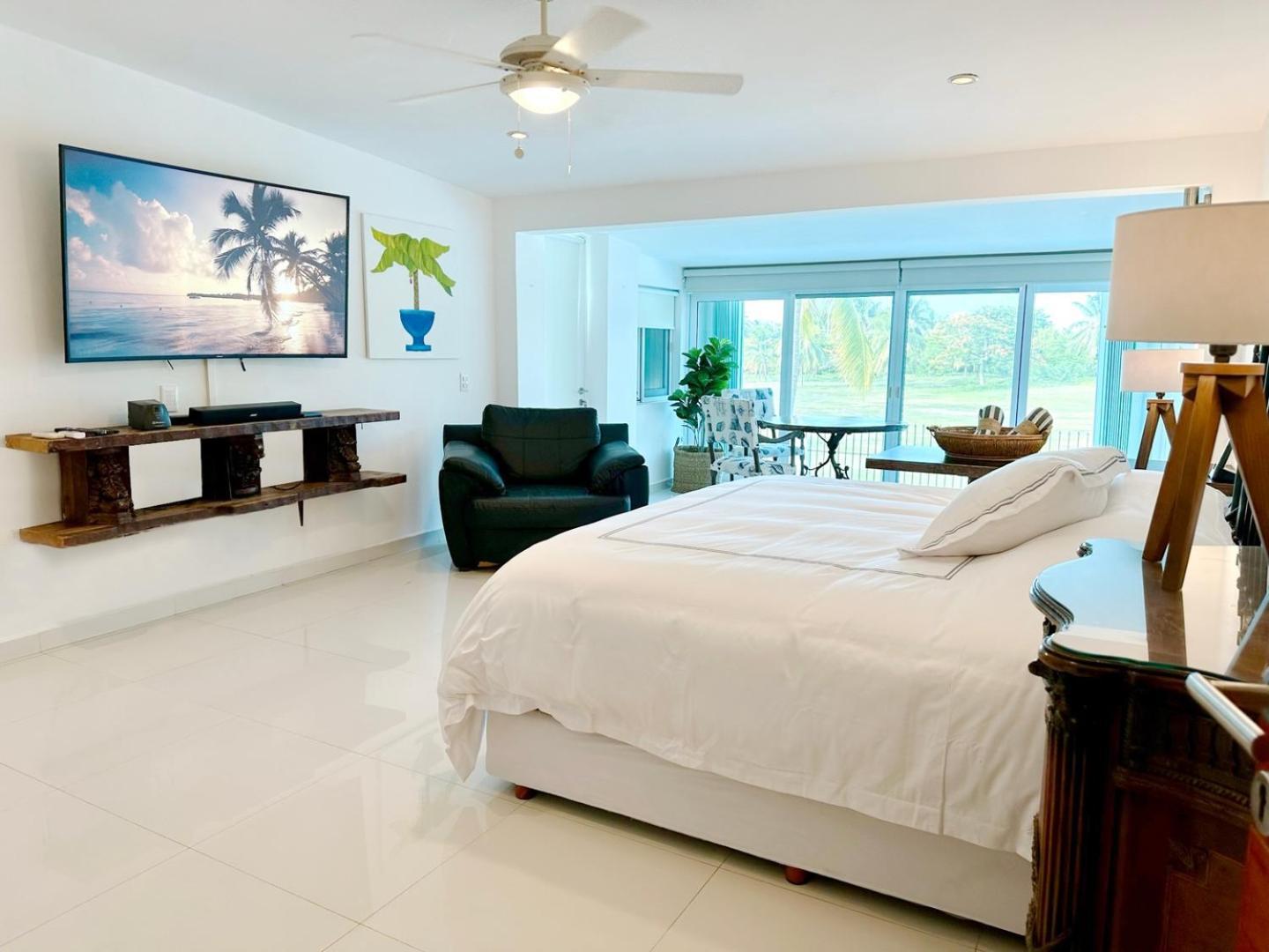 Holiday home 4br Paradise-private Pool W/ Gorgeous Lake Views!