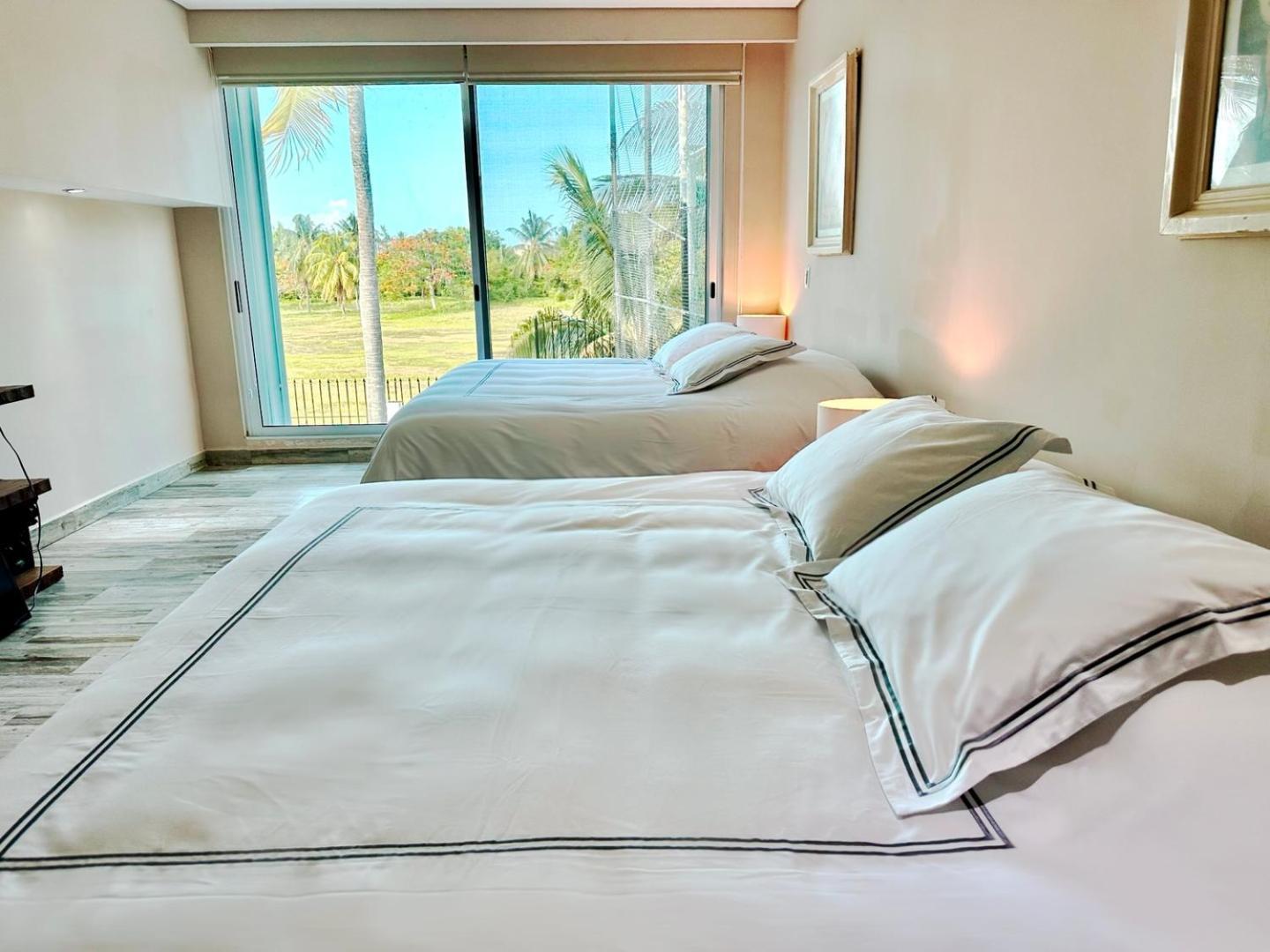 Holiday home 4br Paradise-private Pool W/ Gorgeous Lake Views! *